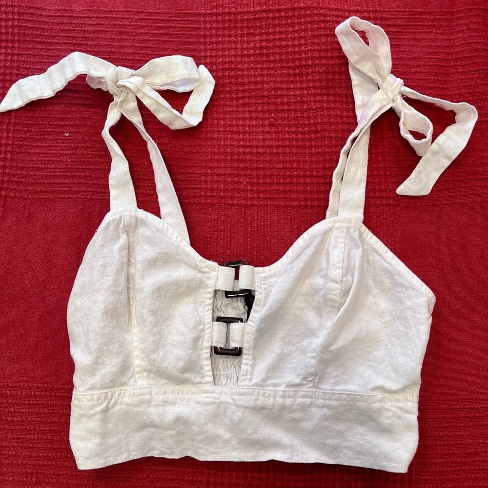 White wild fable cropped linen top!